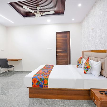 Fabhotel Platinum Palace - Nr Magadi Main Road Bangalore Bagian luar foto