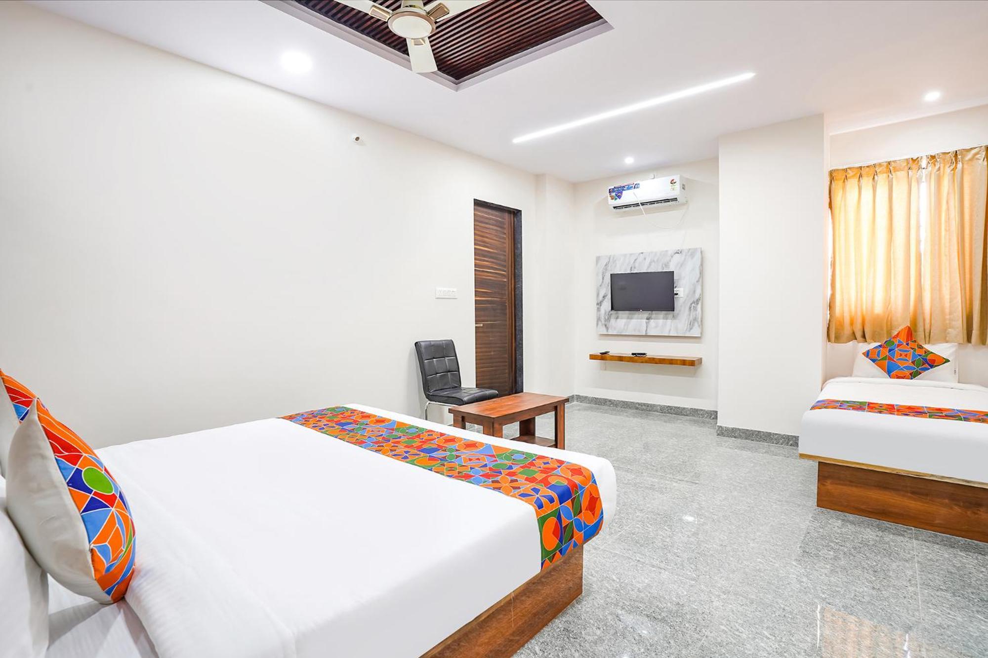 Fabhotel Platinum Palace - Nr Magadi Main Road Bangalore Bagian luar foto