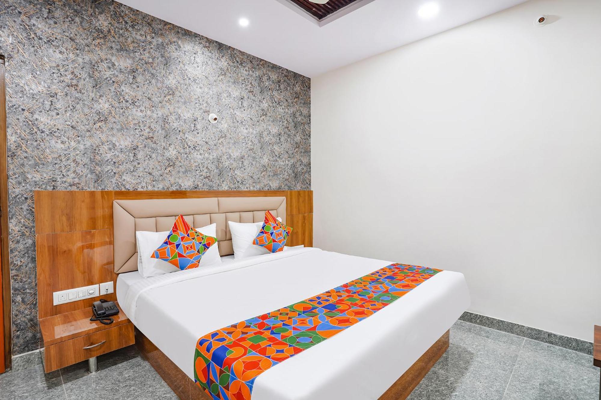 Fabhotel Platinum Palace - Nr Magadi Main Road Bangalore Bagian luar foto