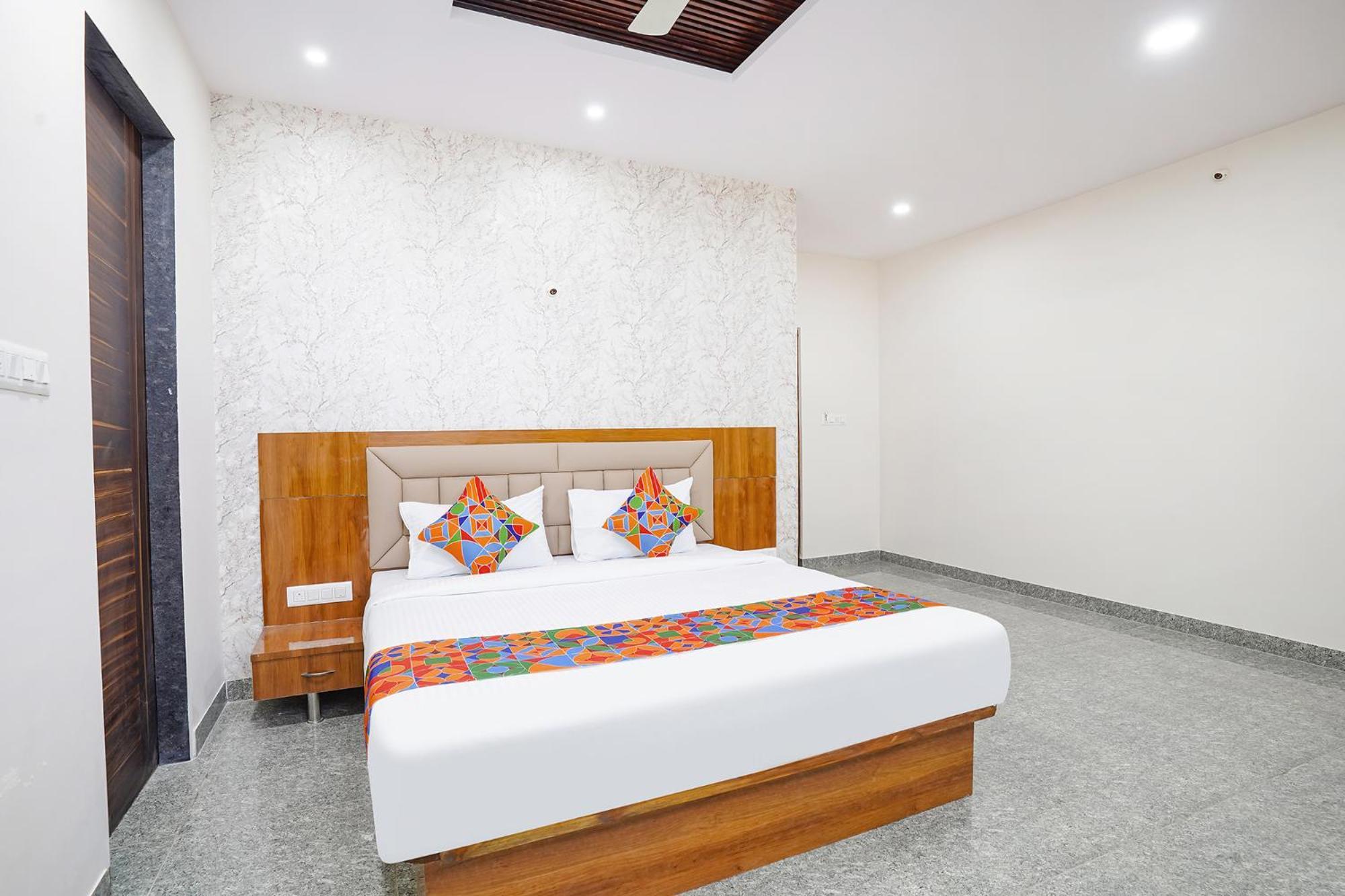 Fabhotel Platinum Palace - Nr Magadi Main Road Bangalore Bagian luar foto