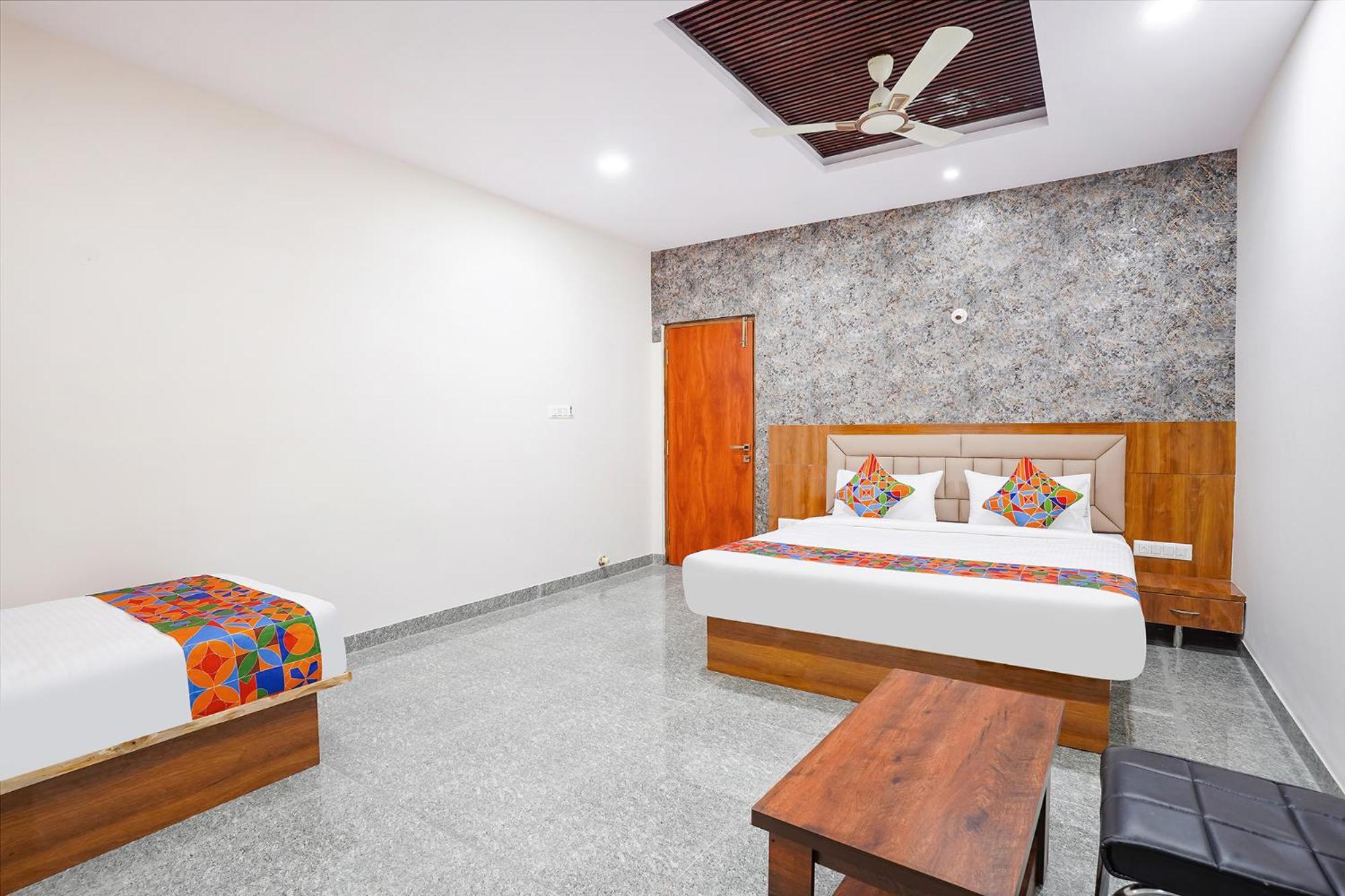 Fabhotel Platinum Palace - Nr Magadi Main Road Bangalore Bagian luar foto