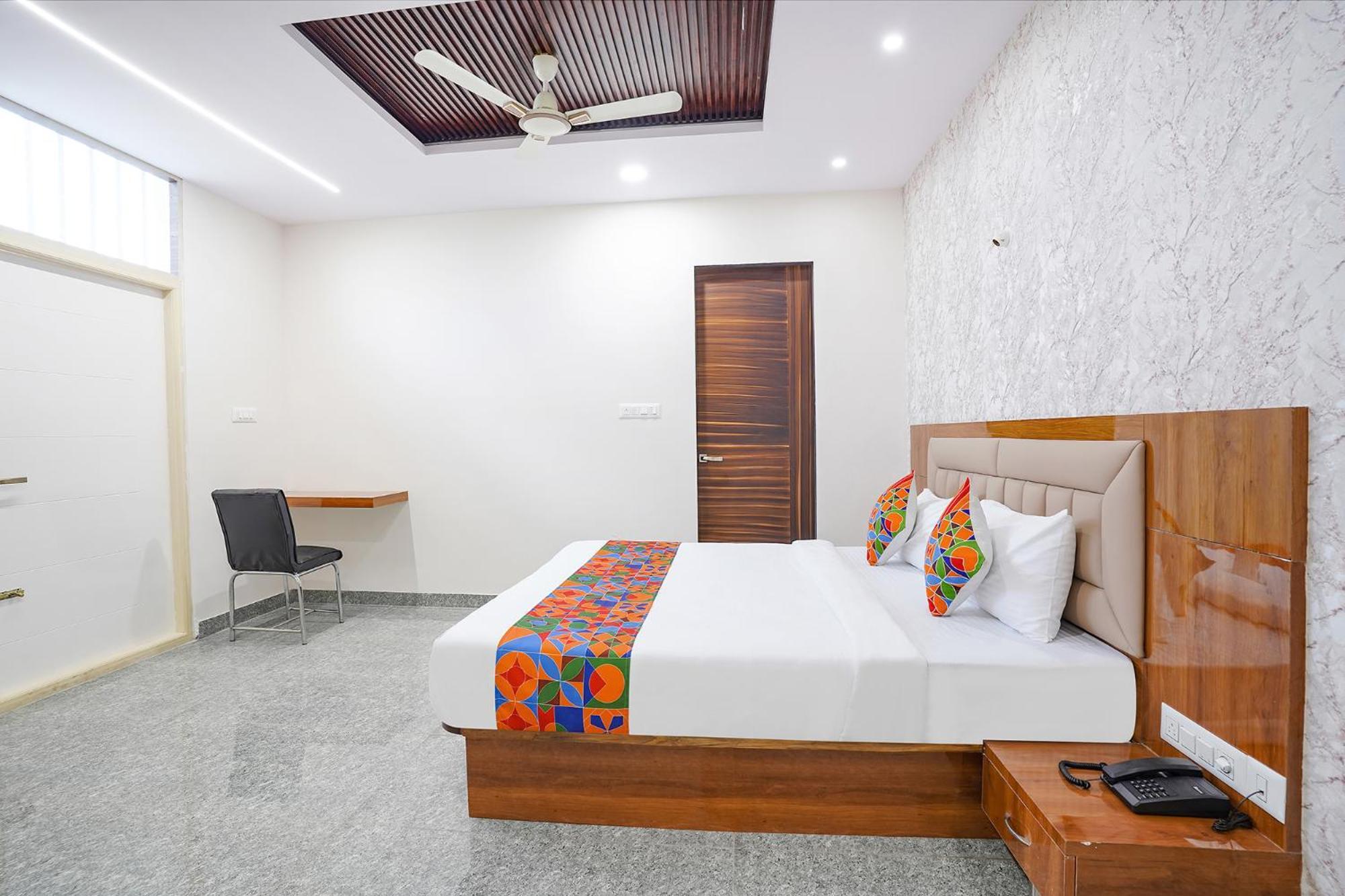 Fabhotel Platinum Palace - Nr Magadi Main Road Bangalore Bagian luar foto