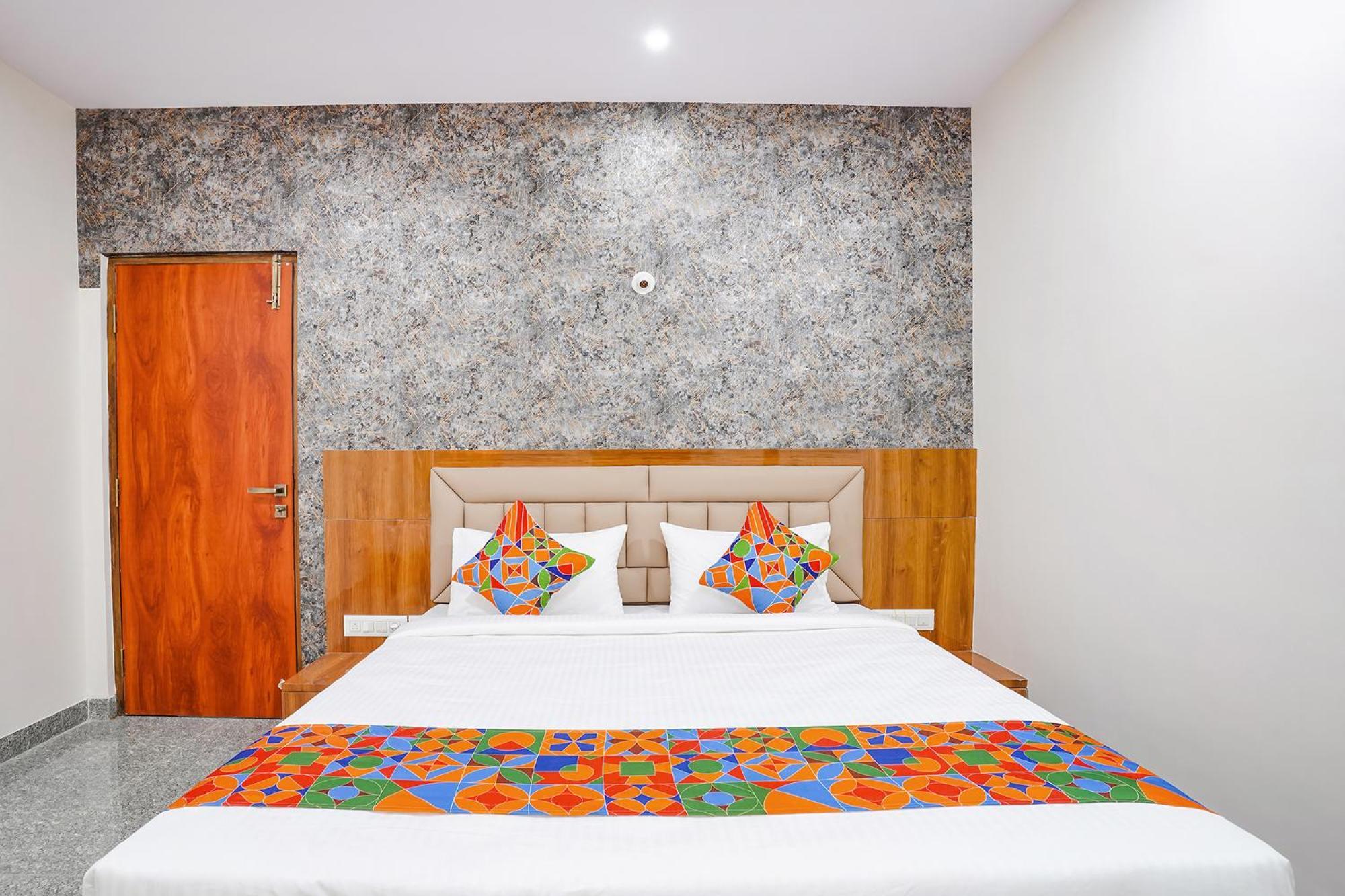 Fabhotel Platinum Palace - Nr Magadi Main Road Bangalore Bagian luar foto