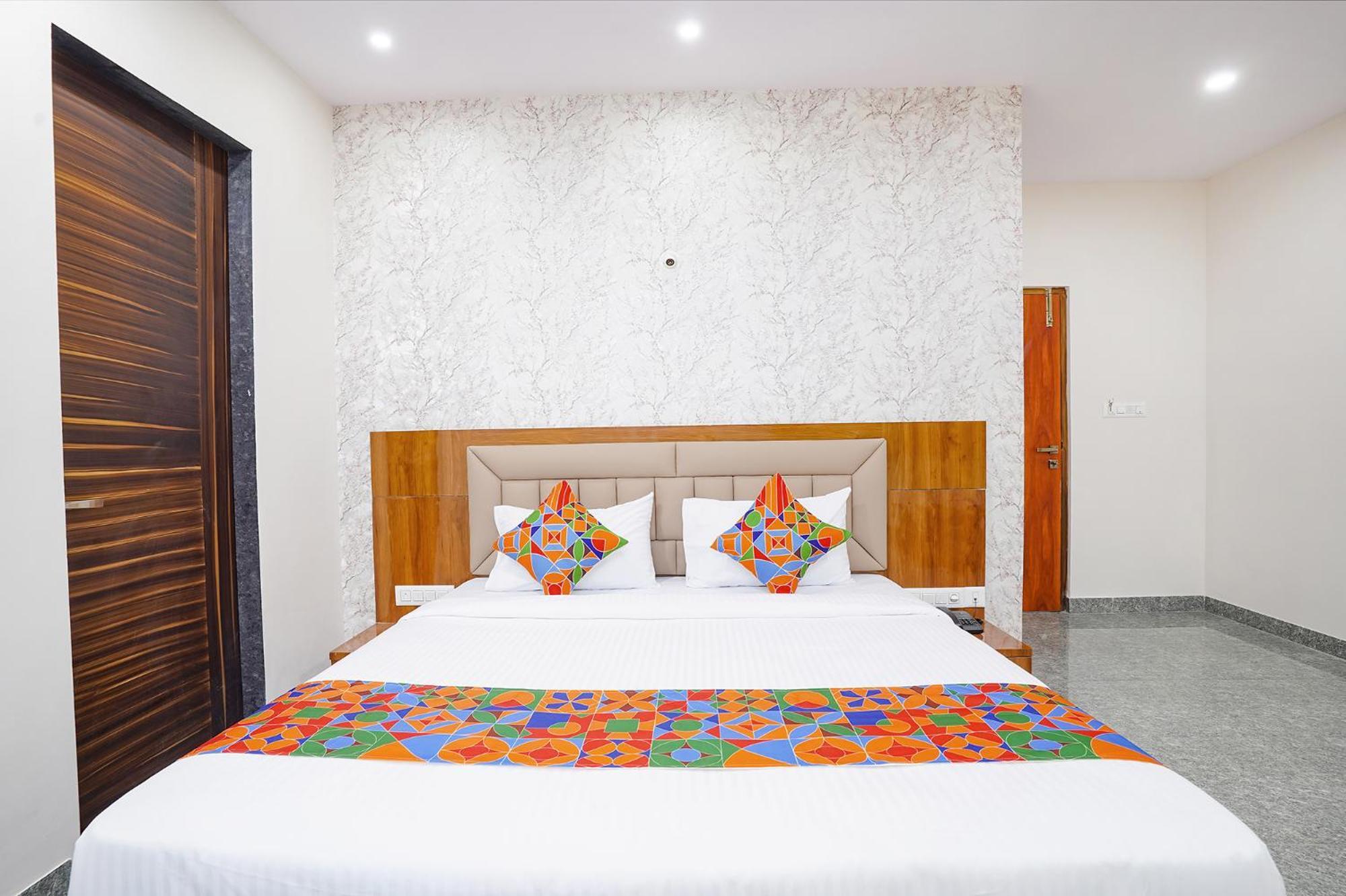 Fabhotel Platinum Palace - Nr Magadi Main Road Bangalore Bagian luar foto
