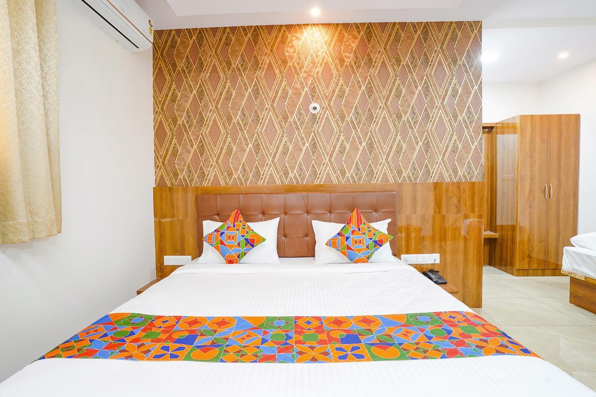 Fabhotel Platinum Palace - Nr Magadi Main Road Bangalore Bagian luar foto